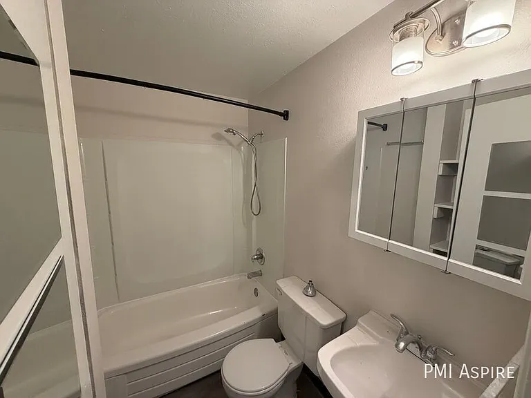 904 Tulip St — Photo 8