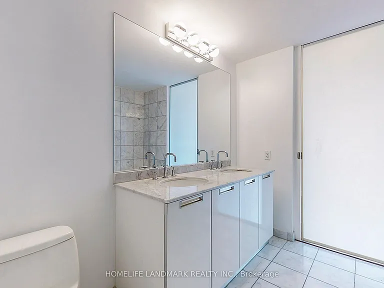 33 Charles St E #3406 — Photo 24