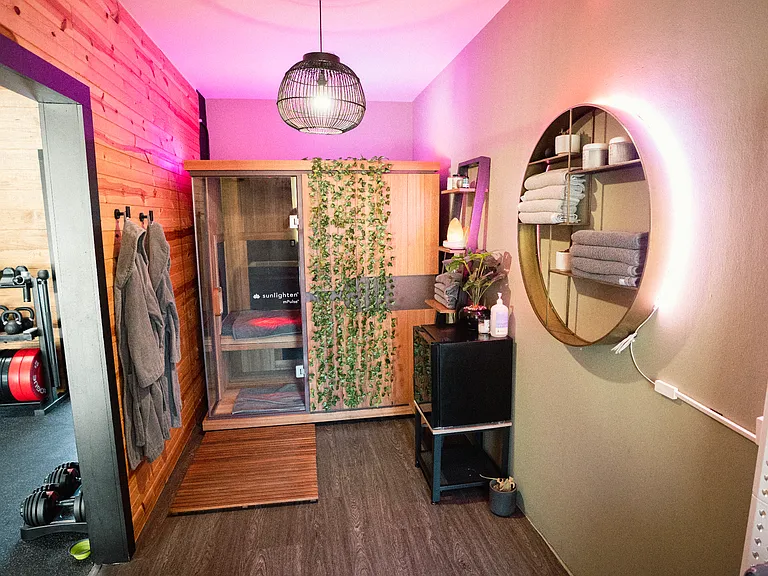 604 N Bluff Dr — Photo 3
