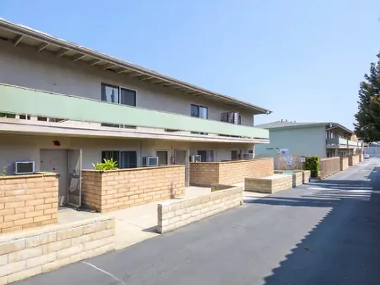 922 W Duarte Rd #11 — Photo 3