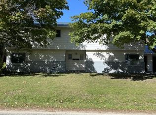 205 9th St NE, Oelwein, IA 50662