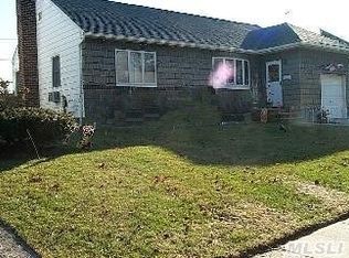 2287 Charing Cross Rd, Baldwin, NY 11510