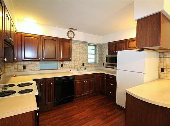 5th image of 7 Monticello Dr