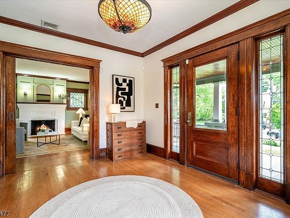 5th image of 275 Highwood Ave