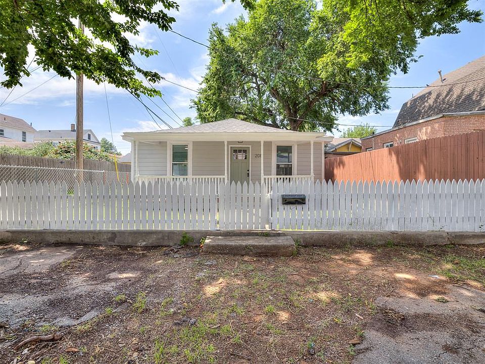 1st image of 208 E Carson St