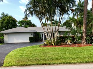 590 Starboard Dr, Naples, FL 34103