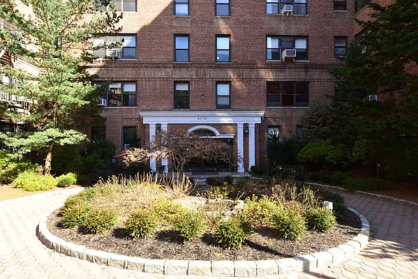 Sold by Keller Williams Realty Landmark | media 35