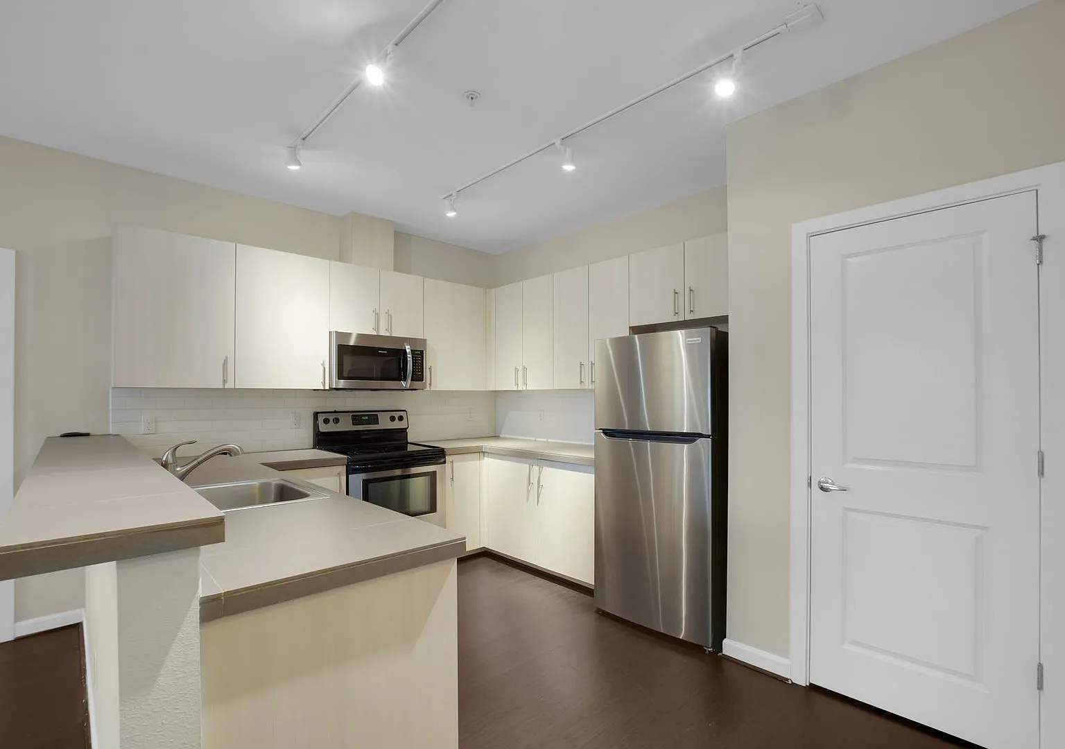 Leaf Apartments — Photo 1