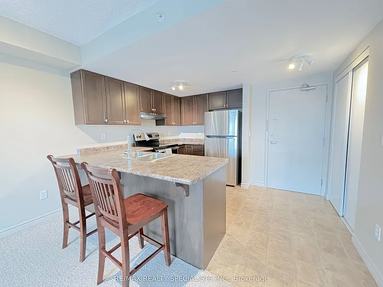 43 Goodwin Dr #404 — Photo 6