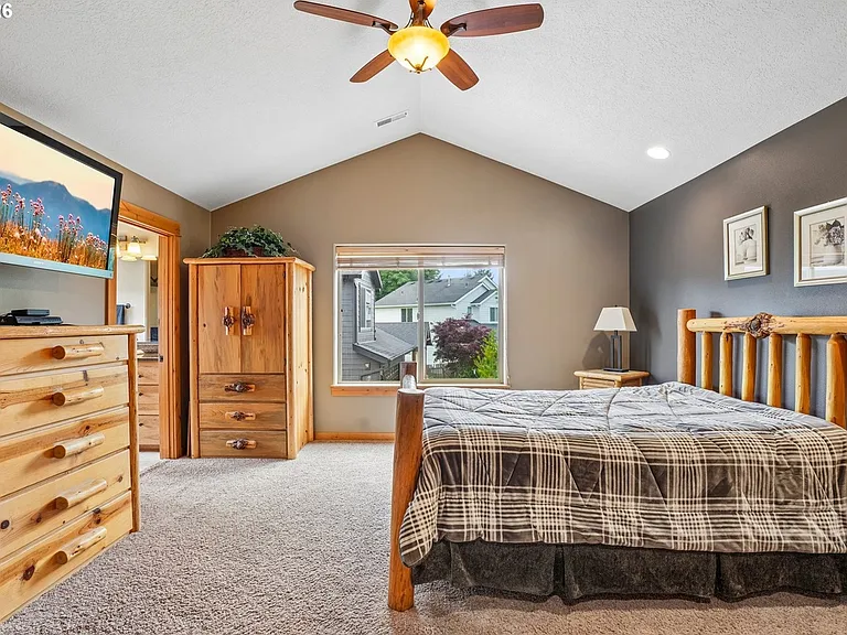 286 SE Condor Dr — Photo 37