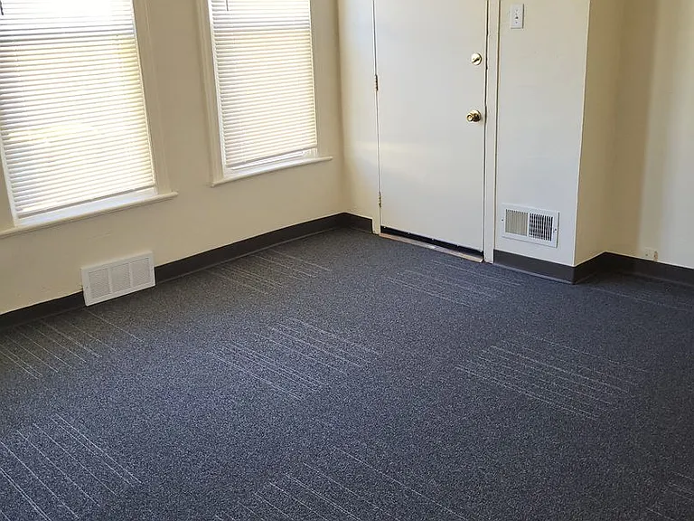 806 Dousman St — Photo 5
