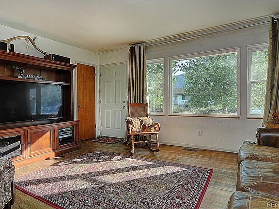 2nd image of 550 Park Ln