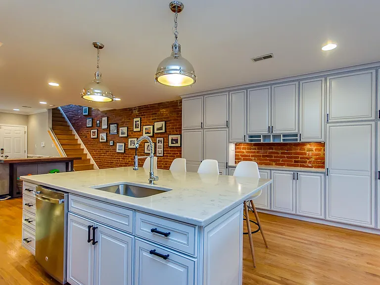 510 E St NE #A — Photo 8