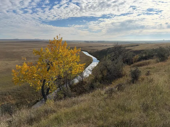14th St S, Hettinger, ND 58639