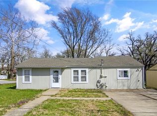 6411 Ravena Rd, Pleasant Valley, MO 64068