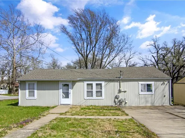 6411 Ravena Rd, Pleasant Valley, MO 64068