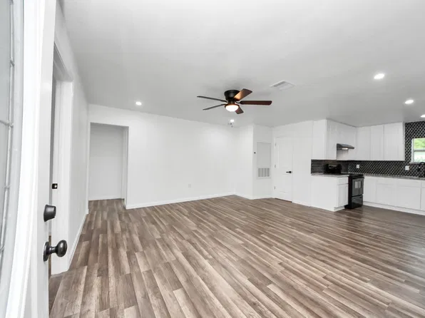 207 E Defee Ave, Baytown, TX 77520