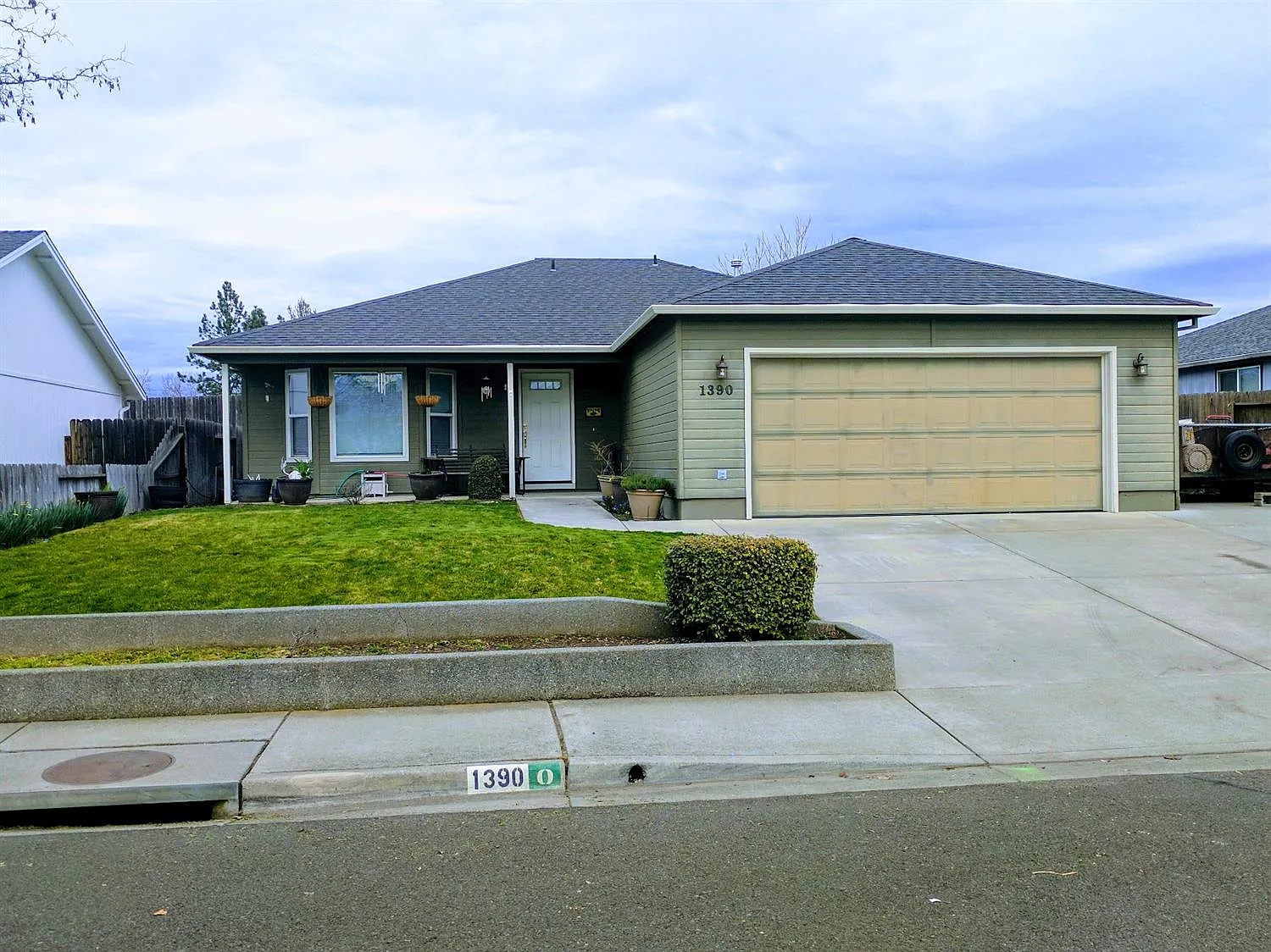 1390 Vista Dr photo 1