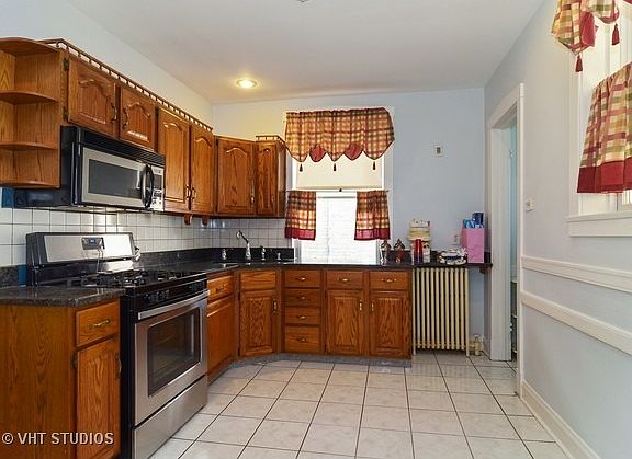 2nd image of 4843 W Oakdale Ave