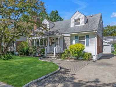 35 Kingston Street, New Hyde Park, NY, 11040