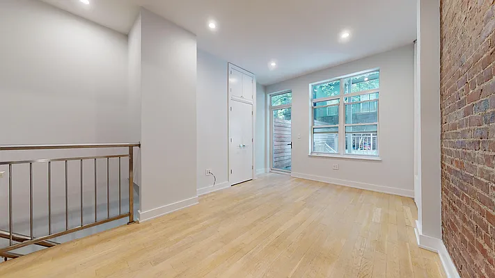 Rented by Bond New York | media 22