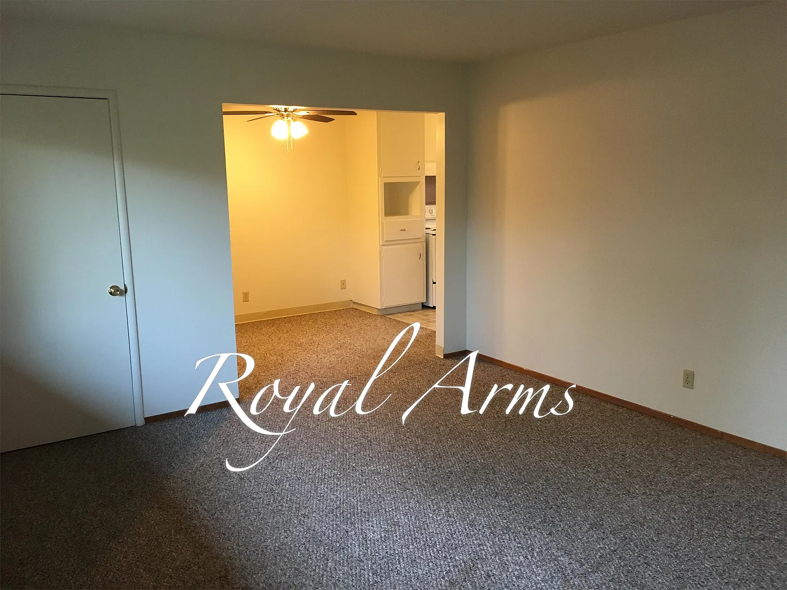 Royal Arms- 1120 Esplanade - 22 — Photo 3