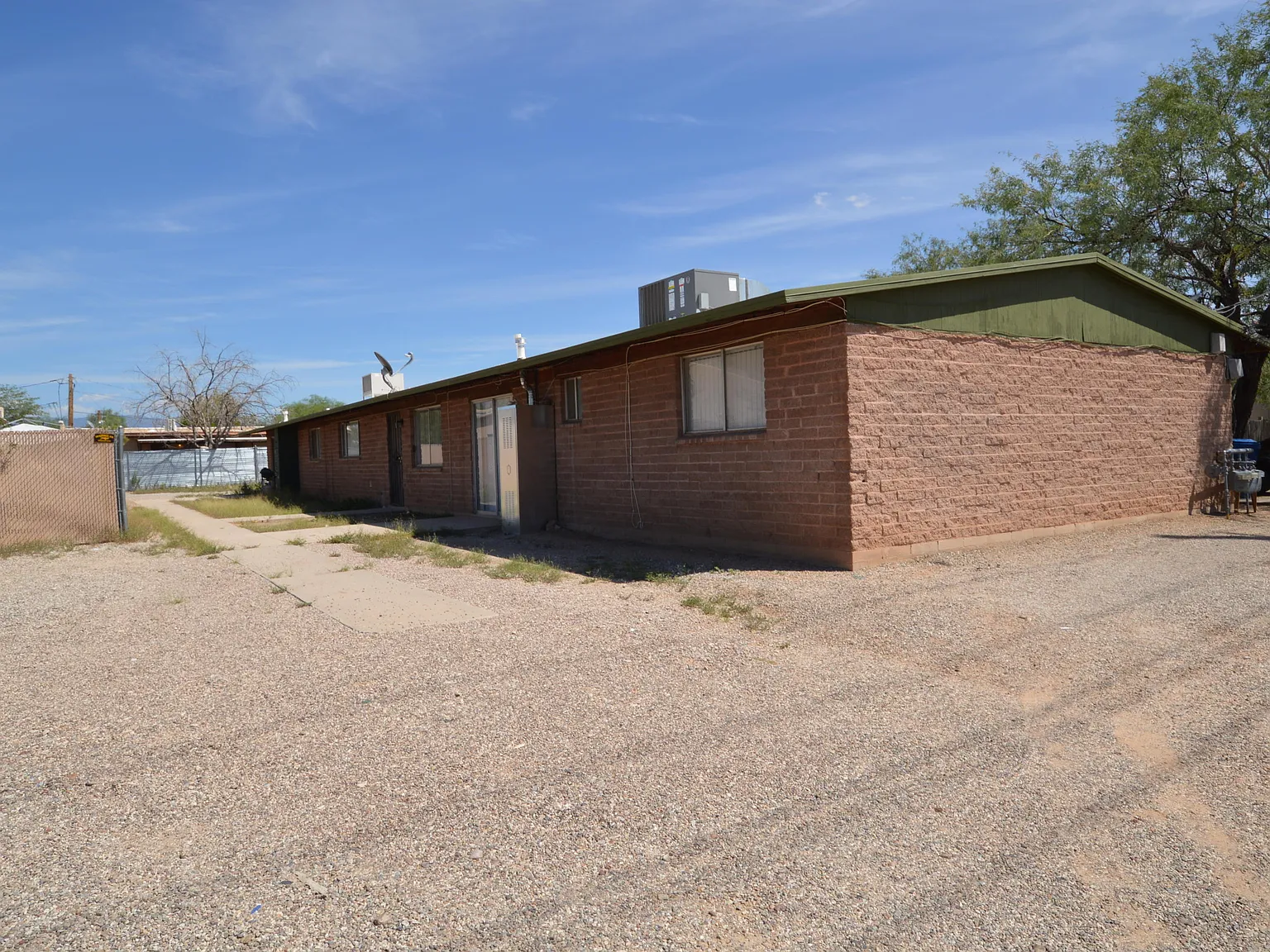 2 bed, 1.0 bath, 816 sqft, $995 — Photo 1