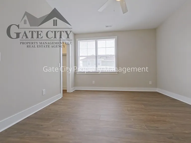 38 E 4th St — Photo 14