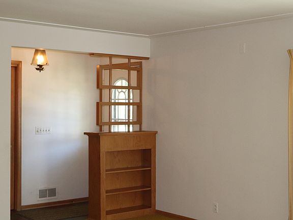 3rd image of 760 Carpenter Ave NW