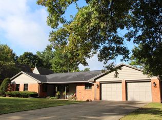 5 Thomas Dr, Normal, IL 61761