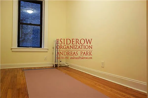 Rented by Siderow Residential Group | media 13