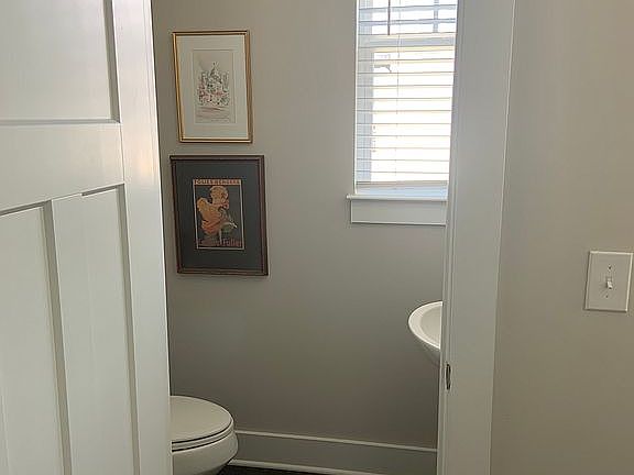 4th image of 207 Sprucewood Ct