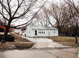 3032 S Cornelia St, Sioux City, IA 51106