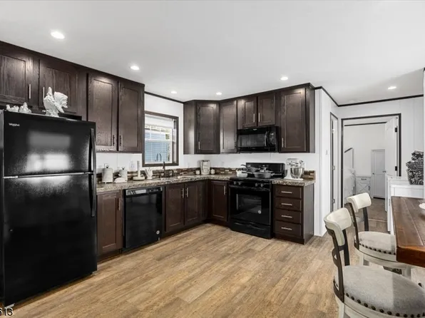 27 - 6 Lackawanna St #6, Hampton Boro, NJ 08827