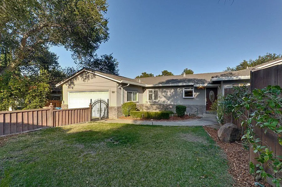 10400 Scenic Blvd photo 1