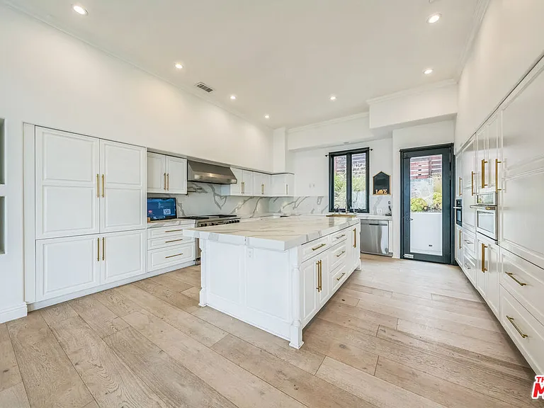 4576 Martson Dr — Photo 10