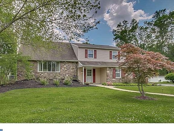 2nd image of 1604 S Crescent Blvd
