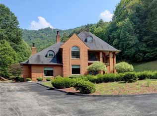 256 Josef Dr, Chapmanville, WV 25508