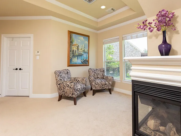 162 W Hullwood Ct — Photo 25