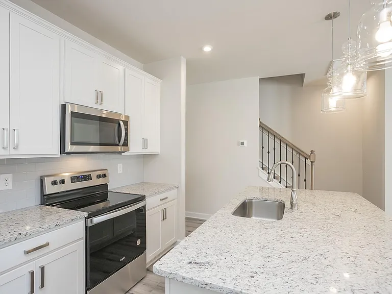 2031 Sperling Dr — Photo 9