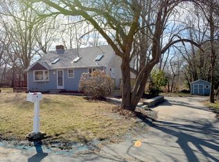 2 Redic Ct, Bristol, RI 02809