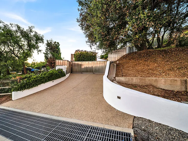2915 Tuna Canyon Rd — Photo 6