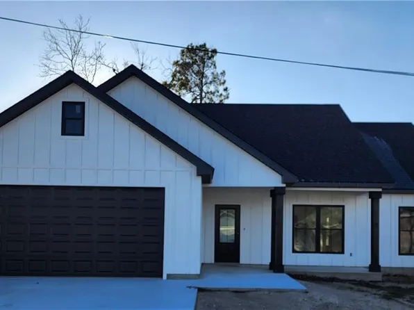 109 Pecan St, Hahnville, LA 70057