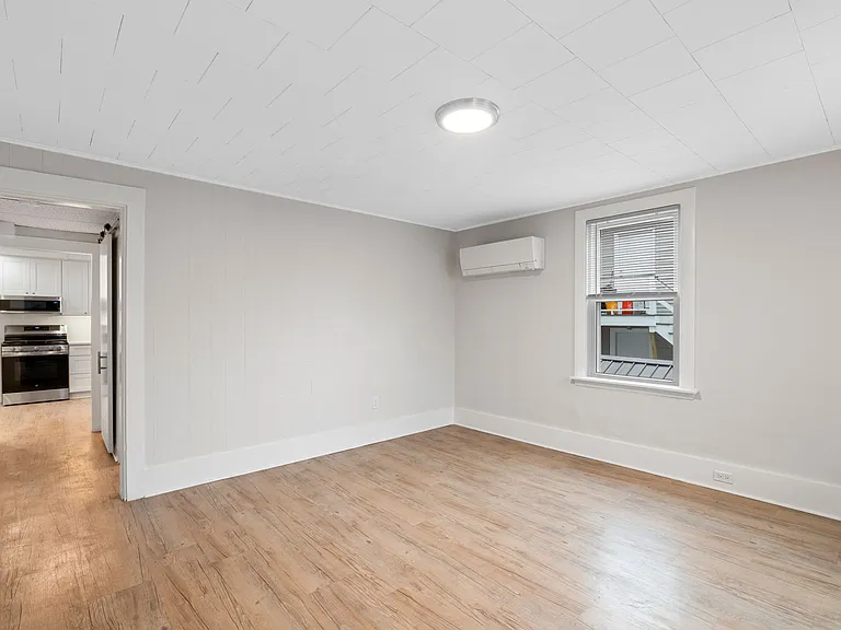 29 Addison St #1R — Photo 7