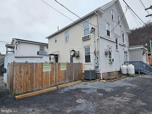 4th image of 174 N Washington St