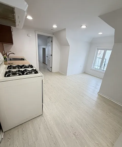 335 75th St #3 — Photo 4