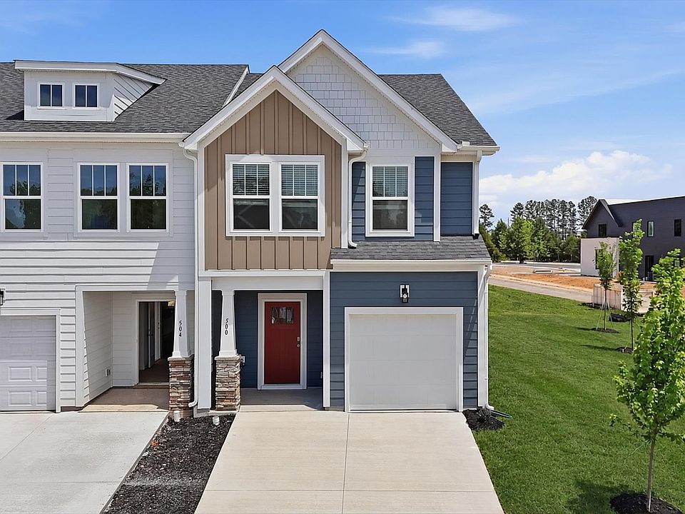 Memorable first impression with elegant exterior design and exceptional materials at the Barton Holl