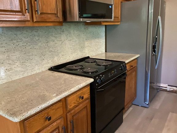 4th image of 105 Carlton Ave APT 3