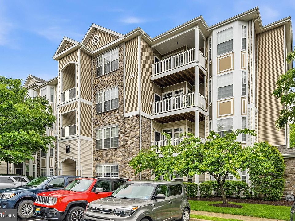 1st image of 512 Sunset View Ter SE Unit 202