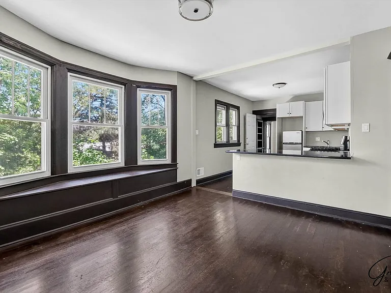 1923 W Bethune - James Landy — Photo 7